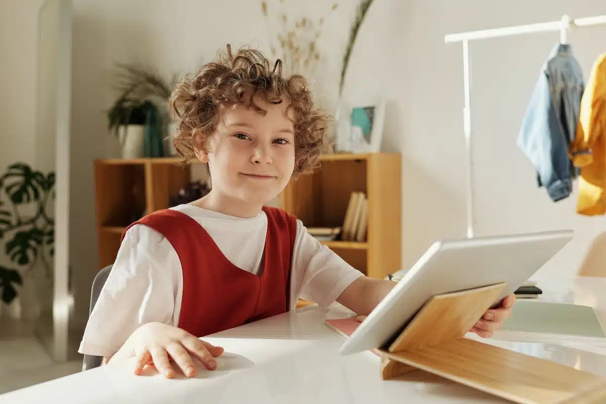 enfant  jeu